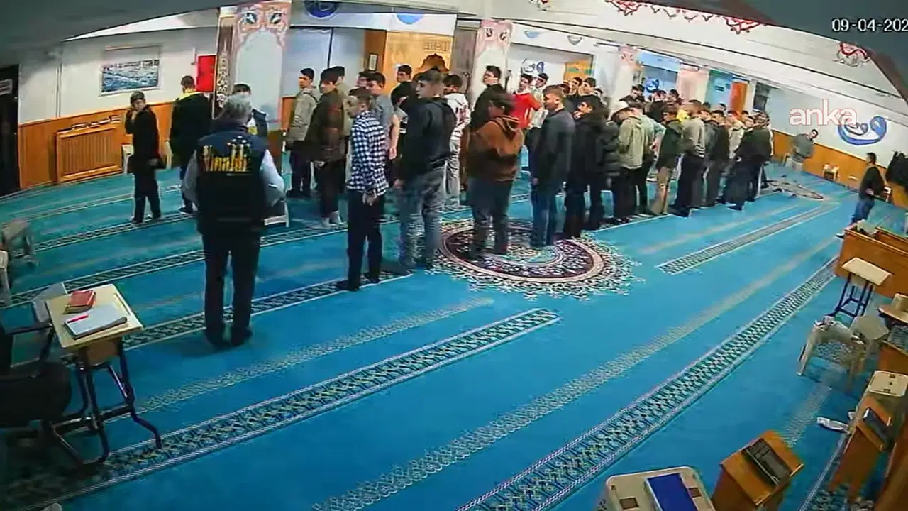 Kuran kursunda çocuklara şiddet: Geçen yıl çekilen görüntüler üzerine müftülük soruşturma başlattı!