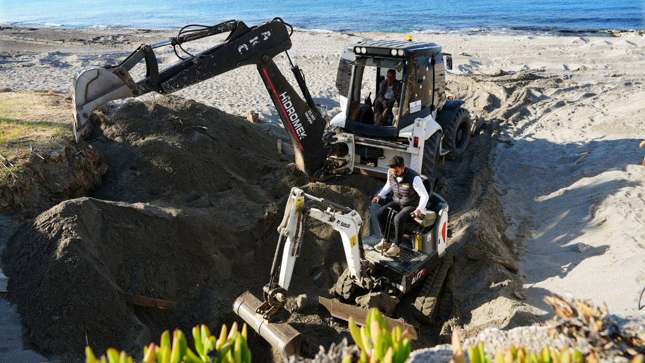 Alanya Belediyesi’nden sezon ve bayram öncesi sahil ile alt geçitlerde temizlik çalışması
