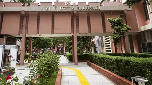 Eğitim-İş okullardaki ramazan etkinliklerine dava açacak: 'Kamusal eğitim dini ajandayla şekillendirilemez'