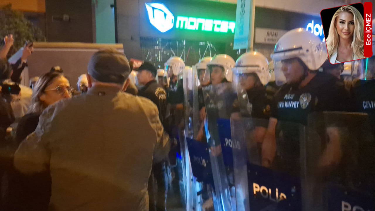 İzmir'de Cemil Tugay protestosu... Yurttaşlar polis ablukasını aştı, 'Hain Cemil' sloganlarıyla yürüdüler!