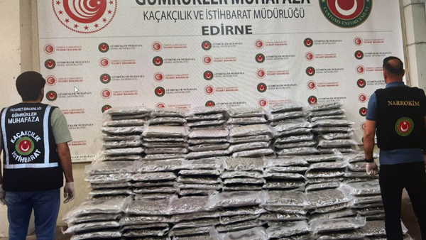 Edirne ve İstanbul'da 420 kilo esrar ele geçirildi
