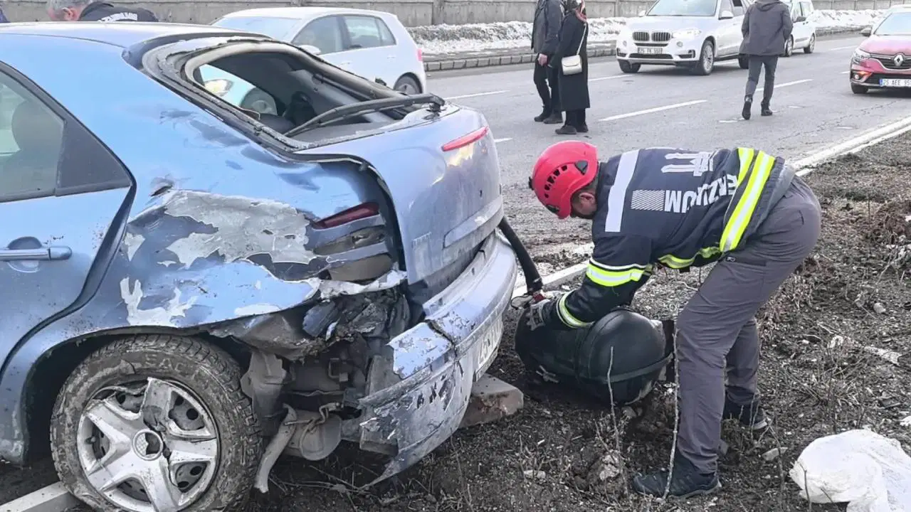 Kaza sonrası korku dolu anlar... LPG tankı araçtan koptu!