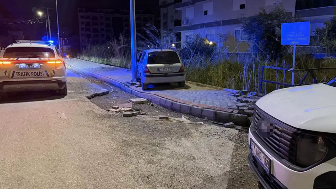 Antalya'da bıçaklı kavga: 2 yaralı, 4 gözaltı!