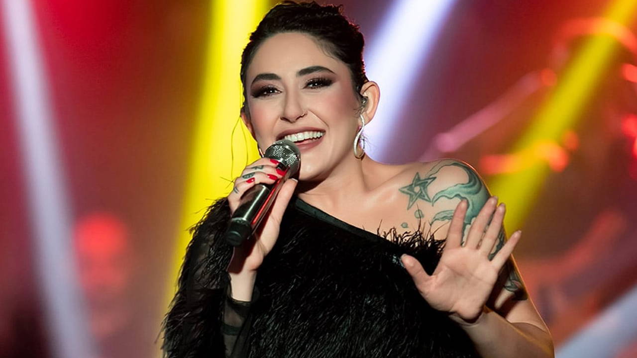 Melek Mosso hayranlarını korkuttu: Sahnede bir anda fenalaştı!