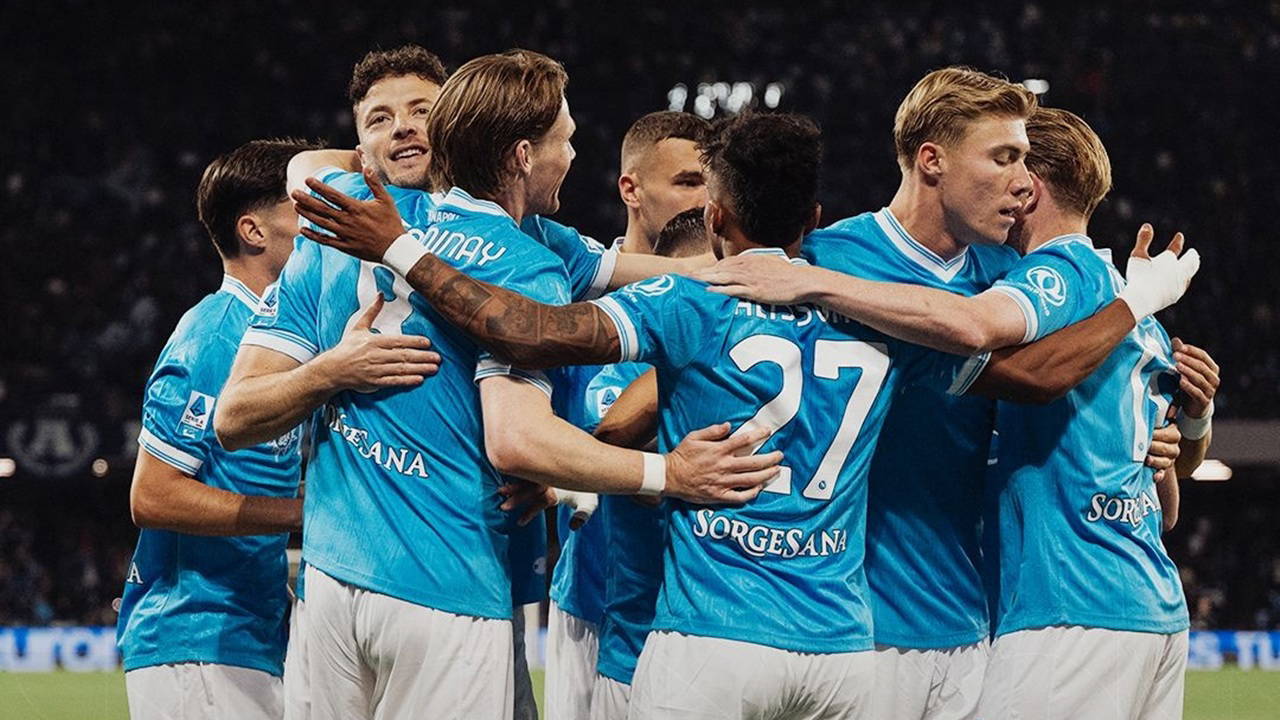 Napoli'den dört gollü net galibiyet!