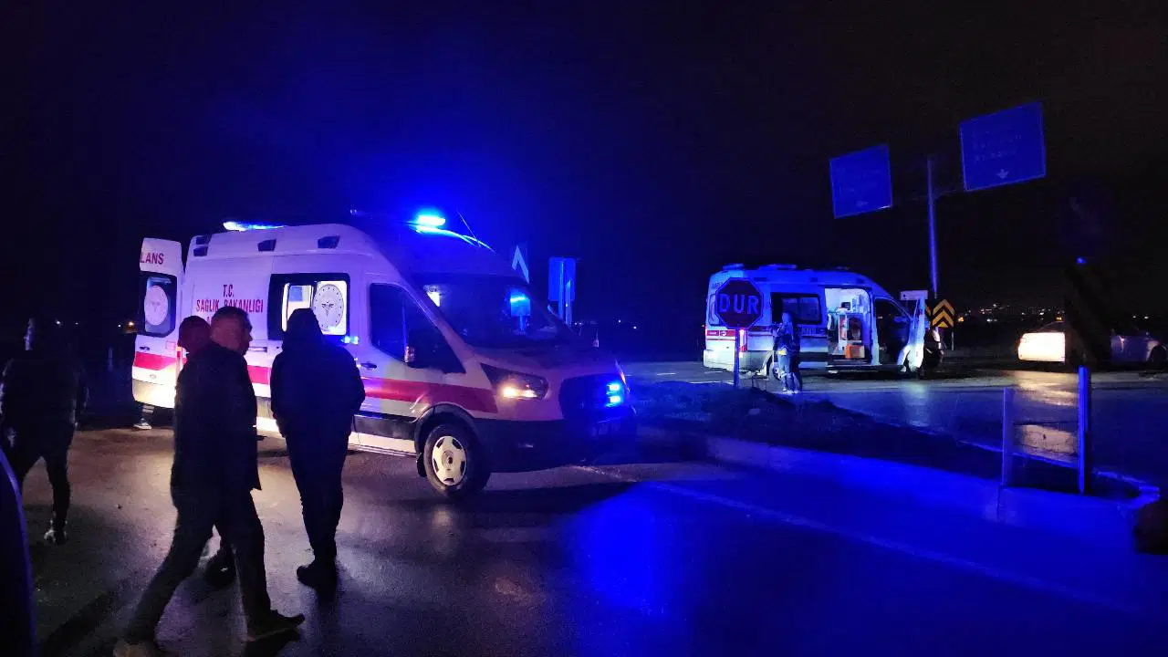 Çorum'da polis aracı ile otomobil çarpıştı: Yaralılar var!