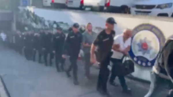 Sahte belgelerle 'Türk vatandaşlığı' operasyonunda 33 tutuklama: 2 bin 11 gayrimenkule el konuldu