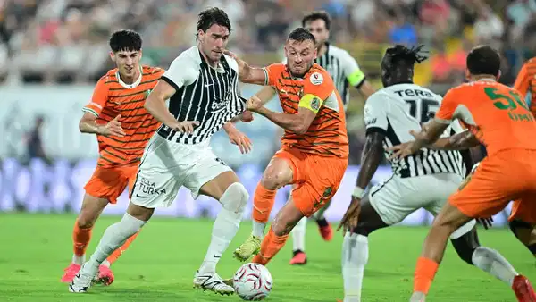 Eski hakemler Alanyaspor - Beşiktaş maçını değerlendirdi: 'Tartışmasız, dünyanın her yerinde çok açık bir kırmızı kart'
