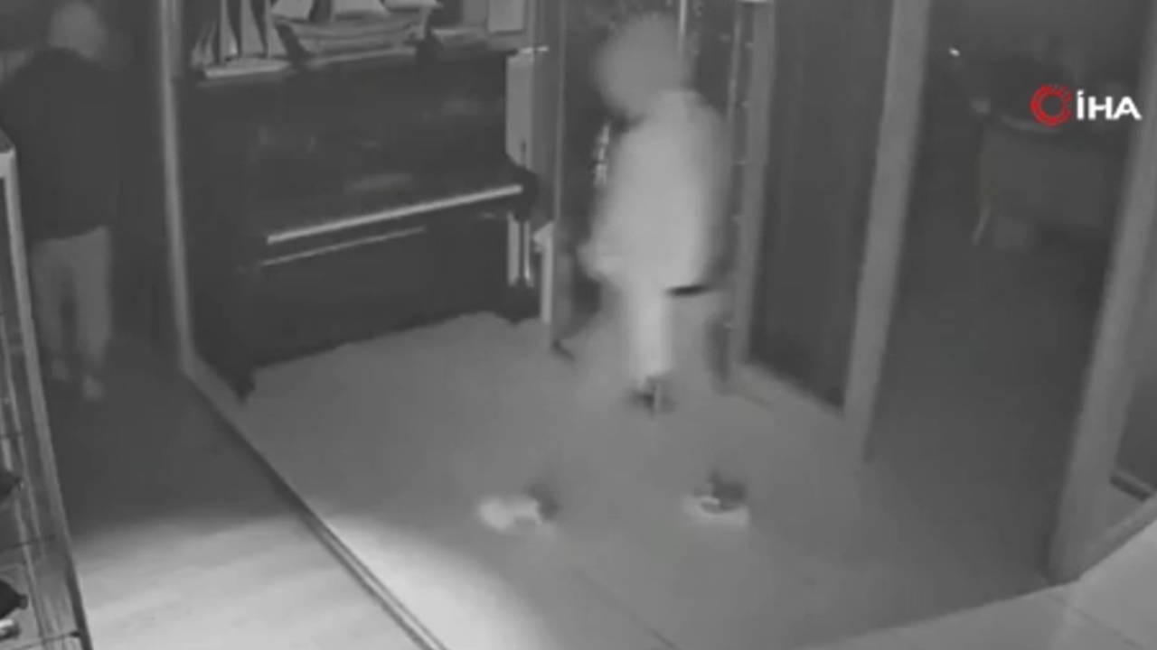 Maskeli hırsızlar girdikleri işletmelerde çelik kasaları böyle açtı: O anlar kamerada