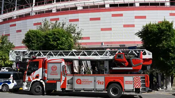 Antalya'da stadyumda korkutan yangın!