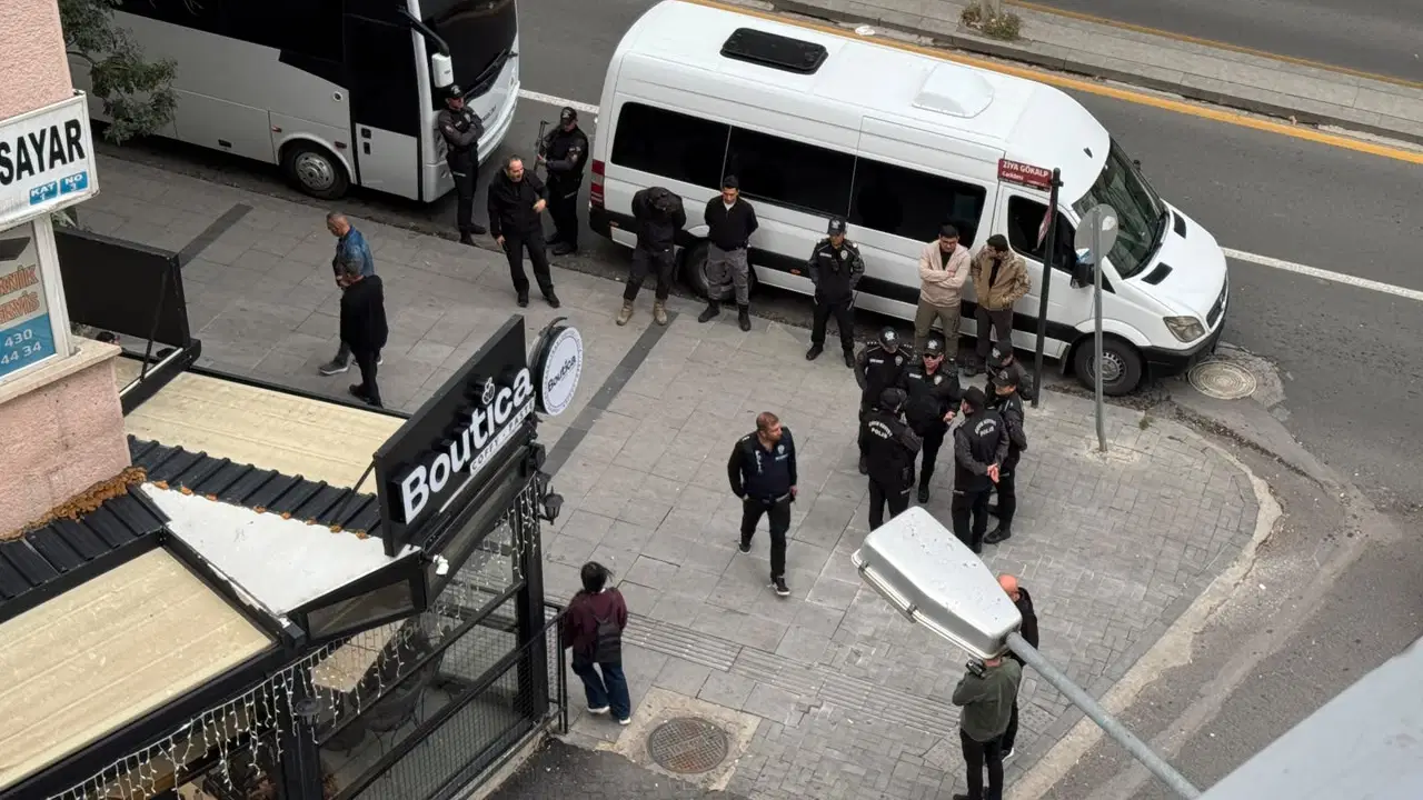 Manisa'daki okul saldırısı sonrası Meclis'e yürüyeceklerdi: Eğitim-İş Genel Merkezi'ne polis ablukası!