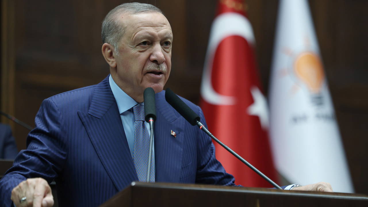 'Meyhane ağzı' diyerek hedef aldı... Erdoğan'dan Özgür Özel'e 'seçim tarihi' yanıtı: 'Bu süreyi sonuna kadar kullanacağız'