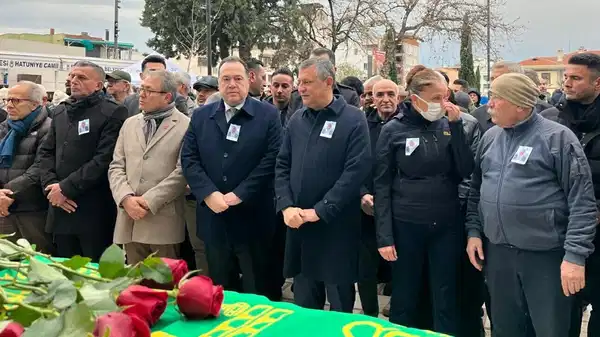 Özgür Özel, Manisa'da cenaze törenine katıldı