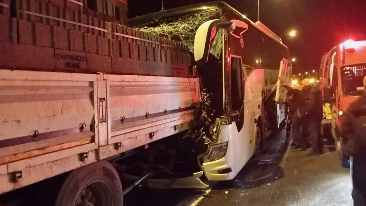 Yolcu otobüsündeki muavin hayatını kaybetti
