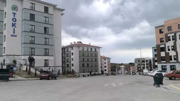 Kadirli’deki TOKİ sakinlerinden su kesintisi tepkisi: 'Karaçay’da banyo yaptım'
