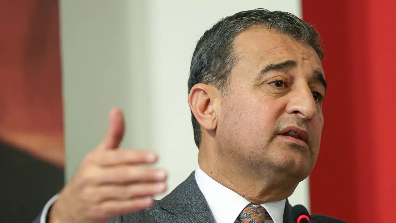 ‘Fon alan gazetecilere inceleme’ iddiası: CHP’li isimden sert yanıt