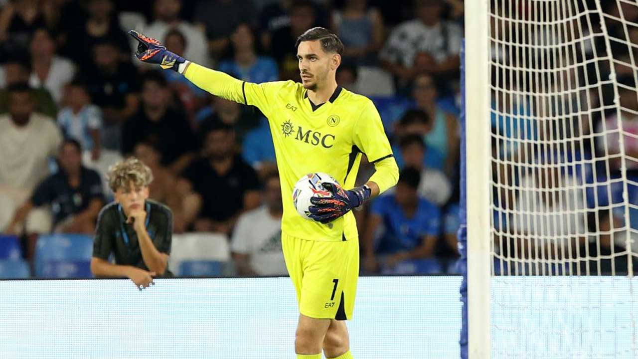 Alex Meret 2027'ye kadar Napoli'de