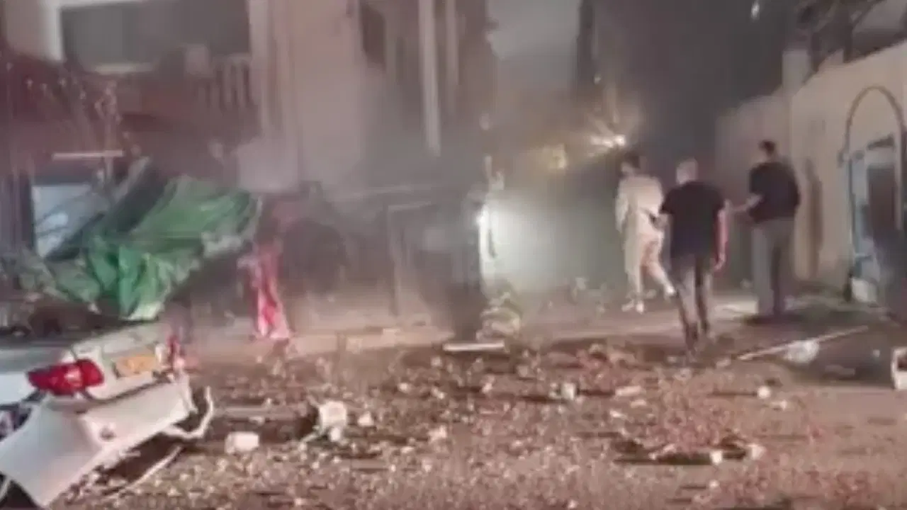 İran, Tel Aviv’i peş peşe vurdu