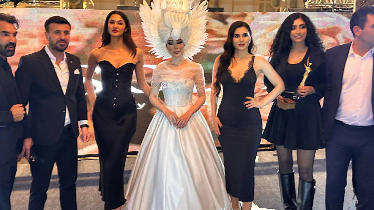 Van'da Türkiye ve İran Güzellik ve Moda Yarışması düzenlendi