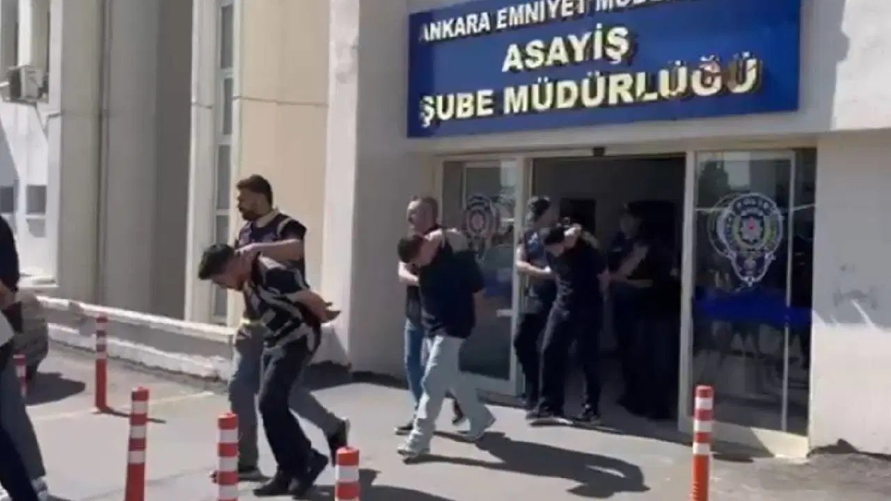 Başkentte trafikte araçlarıyla drift atan 11 kişi gözaltına alındı