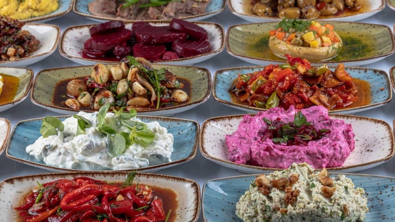 Türk mutfağının vazgeçilmezi: 5 farklı meze tarifi