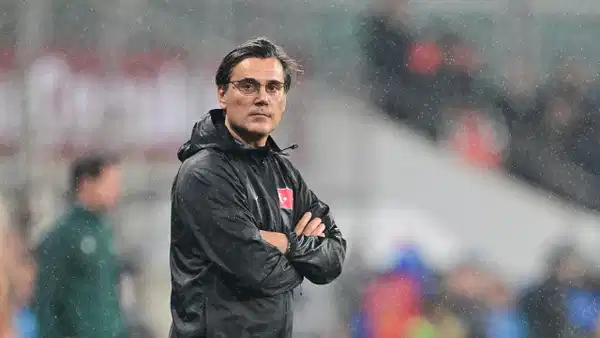 Spor yazarları Türkiye - İtalya maçını değerlendirdi: 'Montella doğru tercihler yapamıyor'
