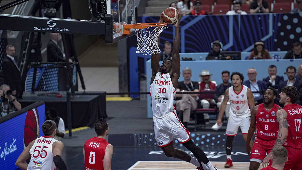 12 Dev Adam yarı finalde!