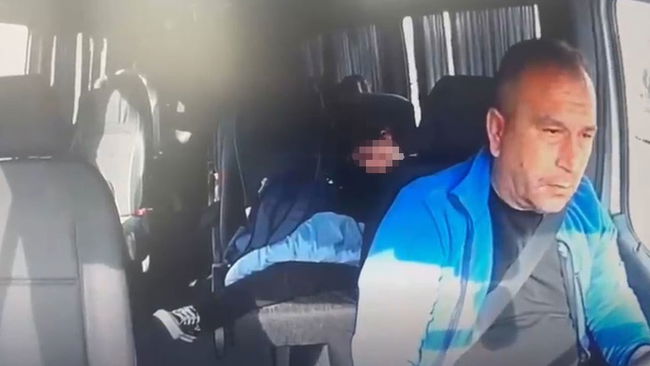 Okul servisi ile kamyonet kafa kafaya çarpıştı