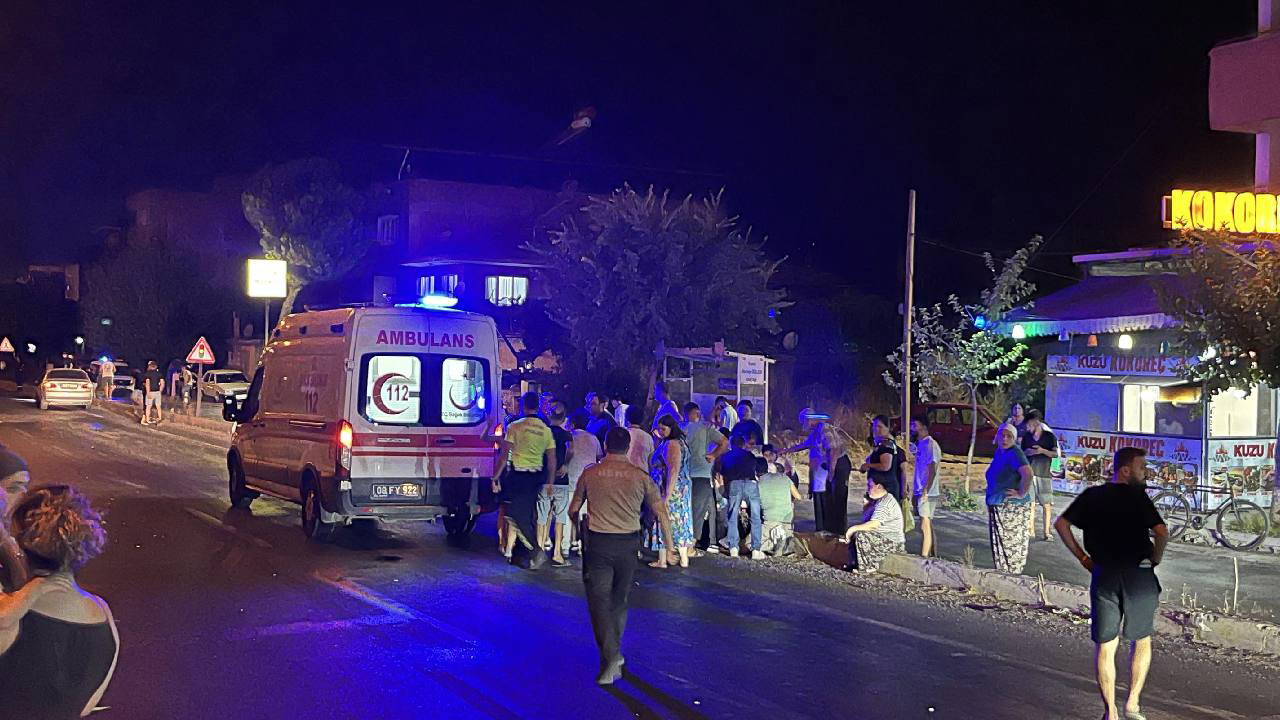 Feci kaza... Motosiklet yayalara çarptı: Ölü ve yaralılar var!