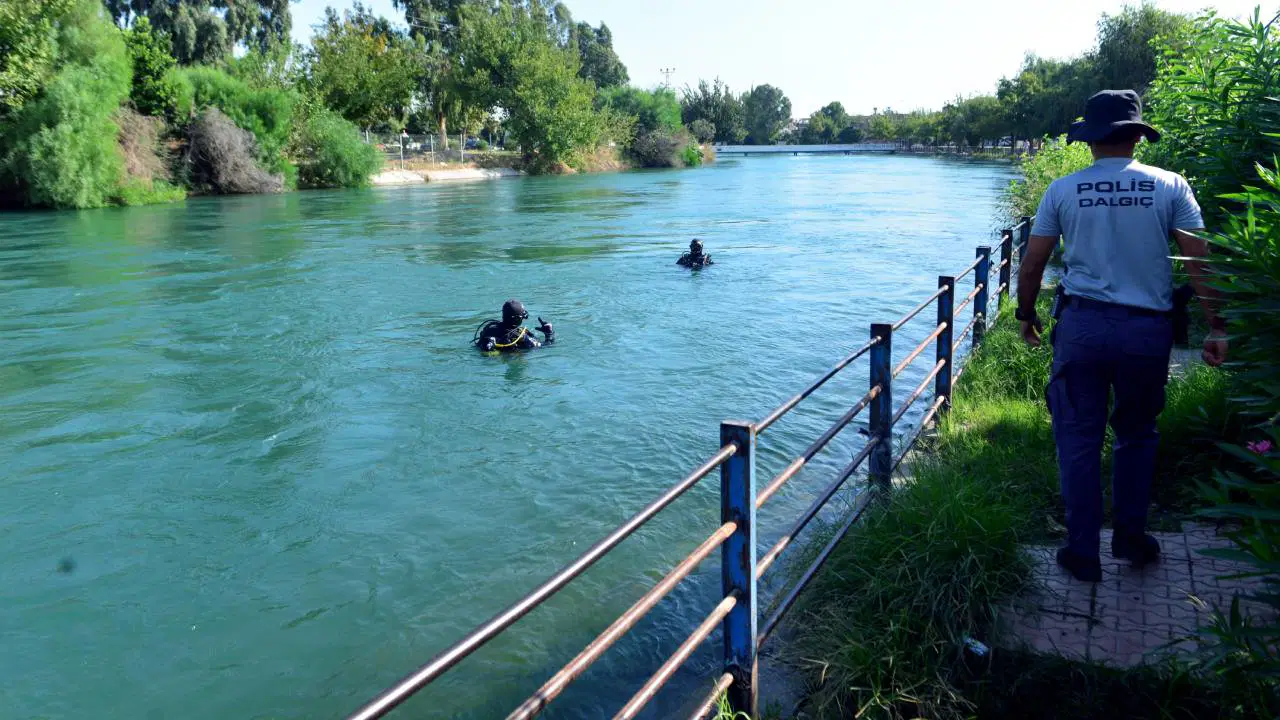 Adana'da sulama kanalına düşen kişi aranıyor