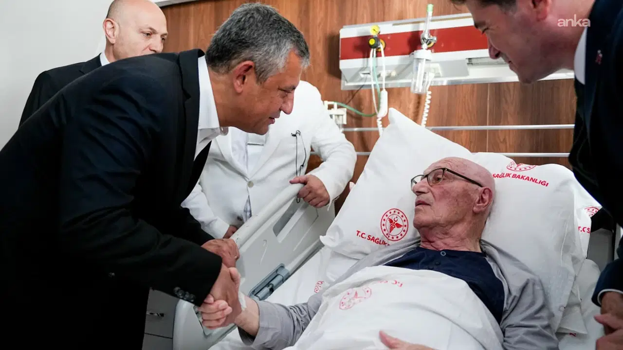 Özgür Özel, İmamoğlu'nun kayınpederi Fehmi Kaya'yı hastanede ziyaret etti