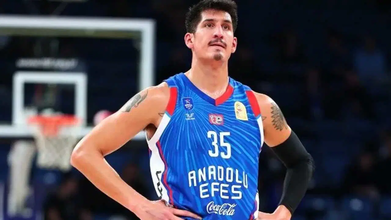 Anadolu Efes, Derek Willis ile yollarını ayırdı