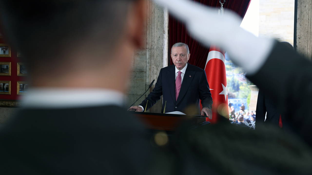 Erdoğan, Anıtkabir Özel Defteri'ne yazdı: 'Türkiye küresel güç olma yolunda ilerliyor'