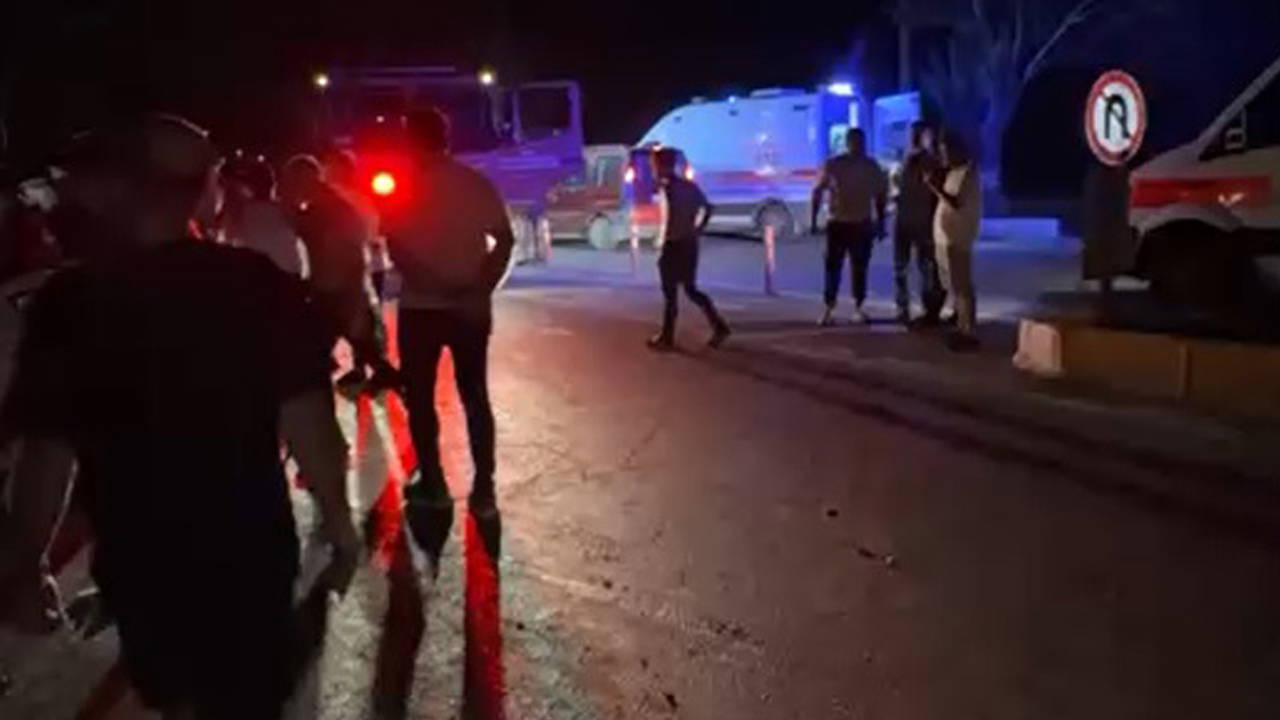 Kamyonet ile hafif ticari araç çarpıştı: 7 yaralı