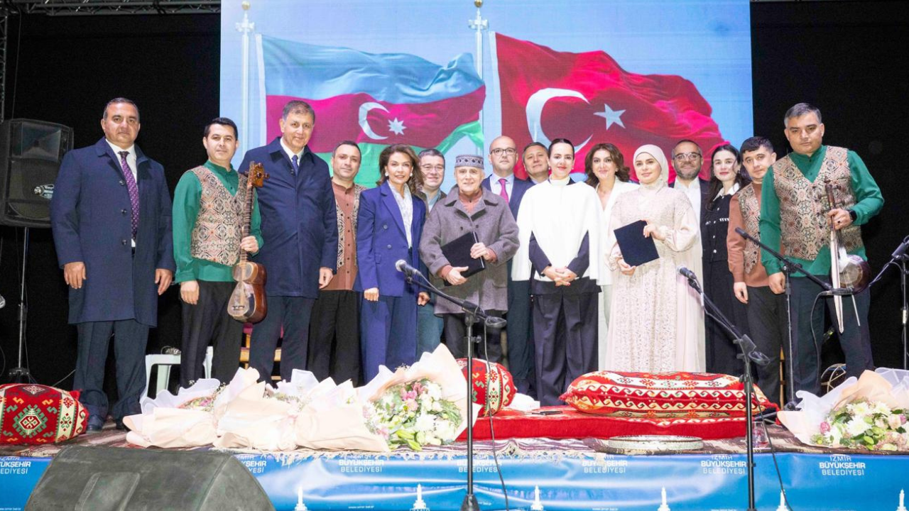 40 yıllık kardeşlik şarkılarla kutlandı