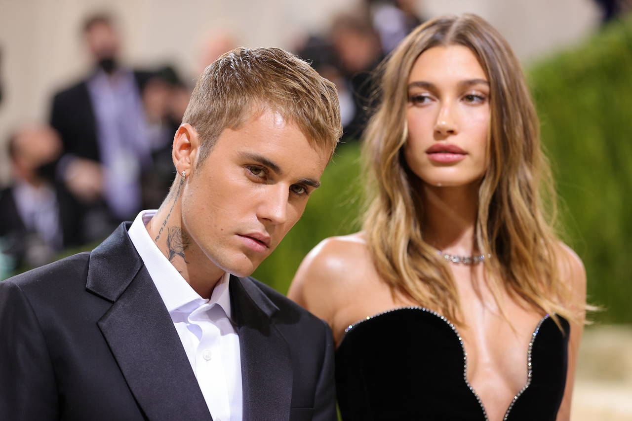 Hailey Bieber markası Rhode'u sattı: Resmen milyarder!