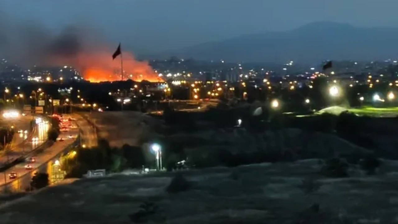 Ankara’nın Etimesgut ilçesinde otluk arazide yangın çıktı: Ekiplerin müdahalesi sürüyor