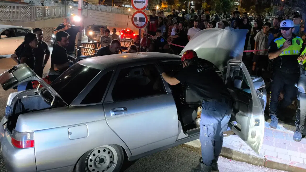 Bursa'da kontrolden çıkan otomobil beton direğe çarptı: 1 yaralı