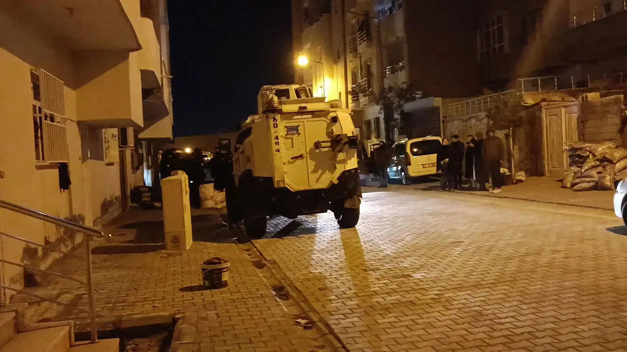 İki kız kardeş evlerinde ölü bulundu: Cinayet şüphelisi en yakını çıktı!