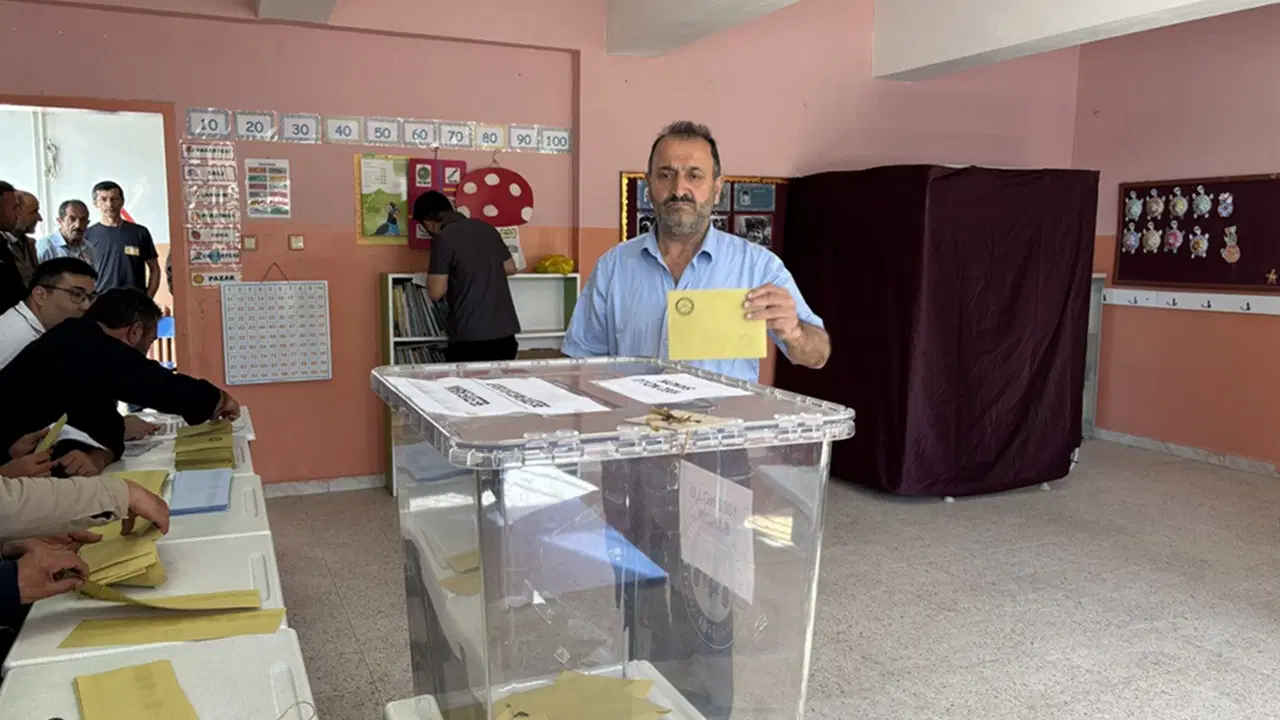 3 ildeki 6 beldede seçim: Yurttaşlar sandık başında