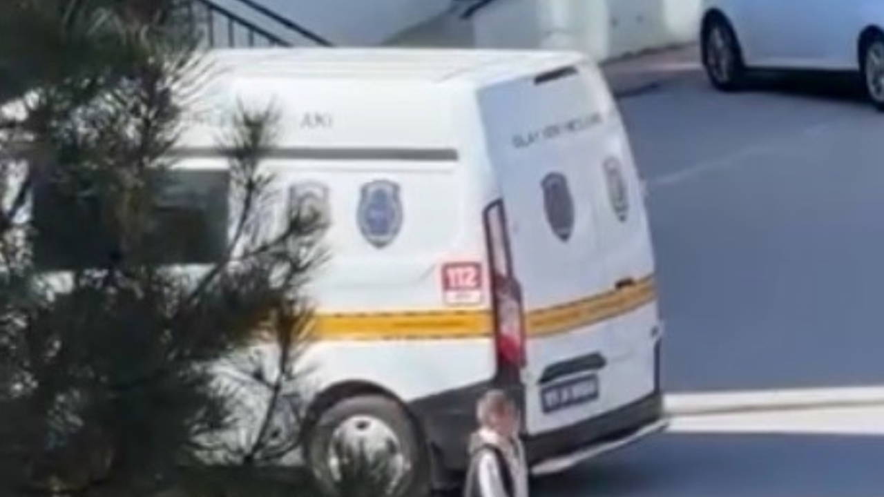 Bilecik'te okul tuvaletinde silah ve tehdit notu bulundu