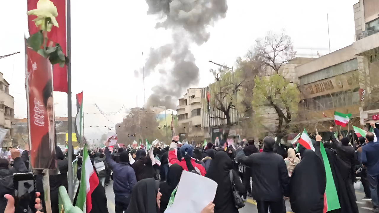 Son dakika... İsrail'in 'katliam' tehdidinin ardından, İran'da miting alanında patlama!