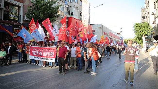İzmir'de NATO protestosu