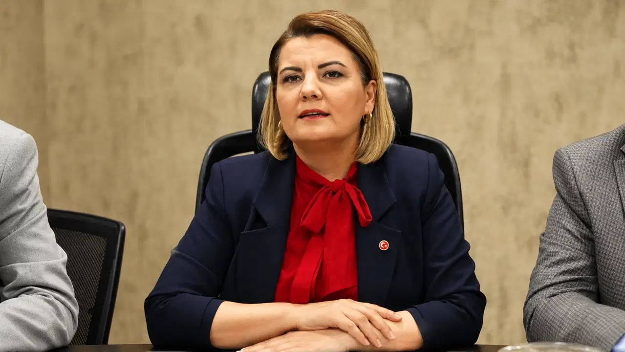 Fatma Kaplan Hürriyet'ten 'AKP'ye geçecek' iddialarına net yanıt: 'AKP'ye geçeceğime paşa paşa yatarım'