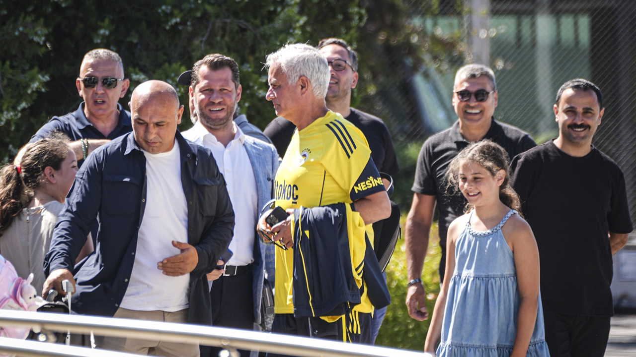 Fenerbahçe, yeni sezon hazırlıkları için Portekiz'e gitti