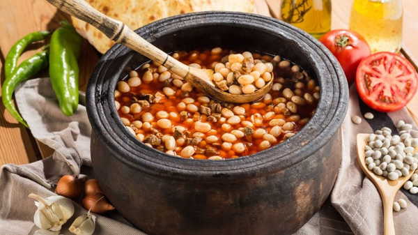Anadolu mutfağının zamansız lezzeti: Güveçte kuru fasulye tarifi