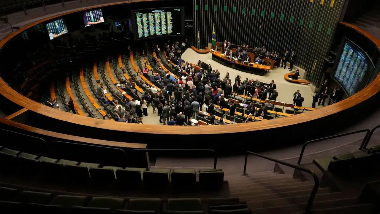 Brezilya Meclisi'nde Bolsonaro tartışması: Arbede çıktı