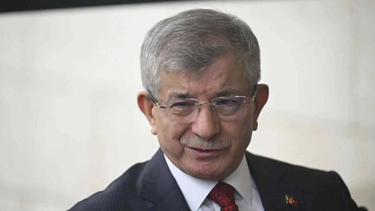 Ahmet Davutoğlu'ndan 'Katar Emiri' iddiasına yalanlama