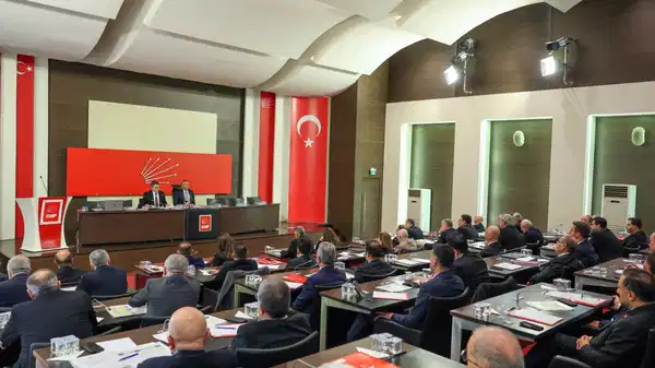 CHP’de 2026 mesaisi: Özel’den talimat: Yarın seçim olacakmış gibi çalışın