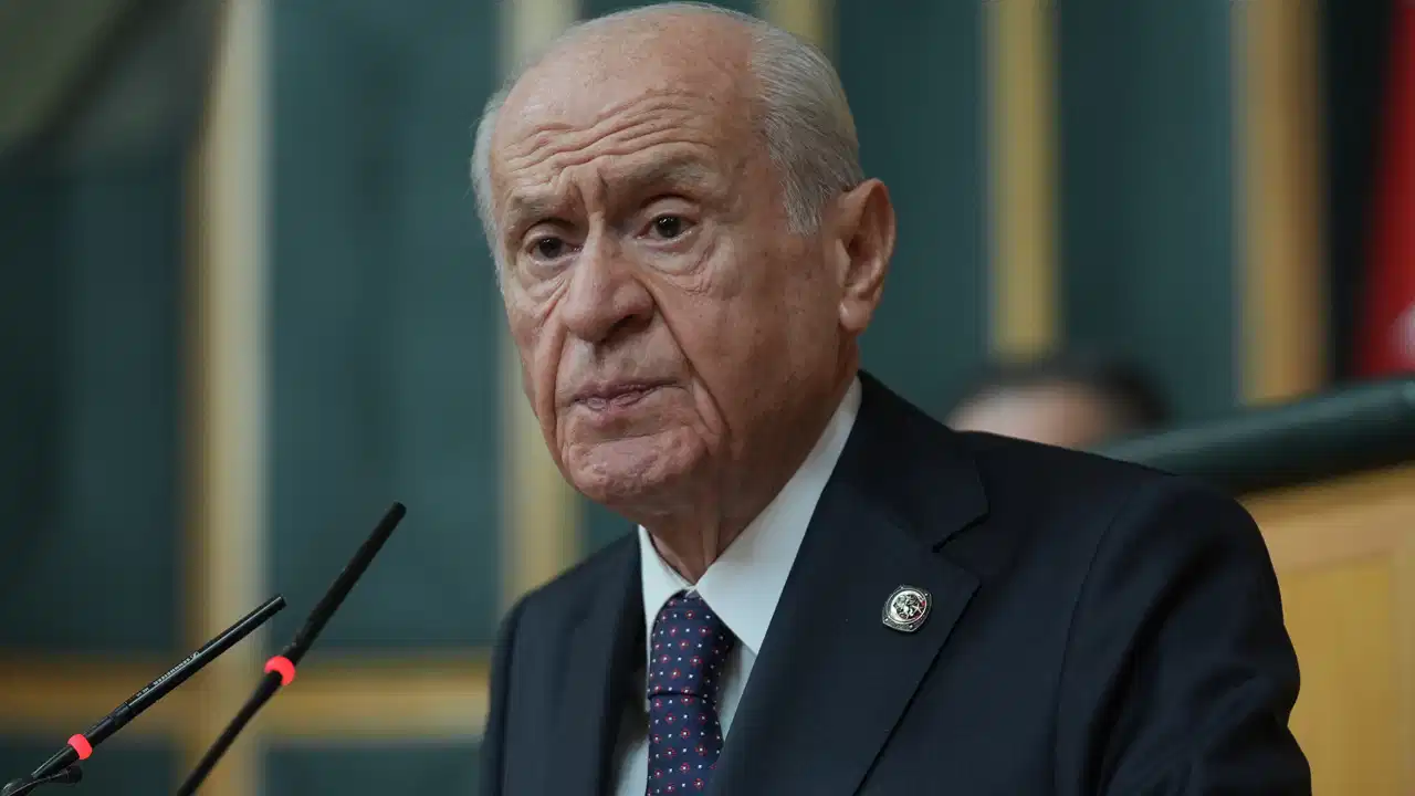 Devlet Bahçeli, rahatsızlığı sonrası yapılan yorumlara ateş püskürdü: 'Yapay zeka diyen kabak kafalar, dublör diyen özürlü beyinler...'